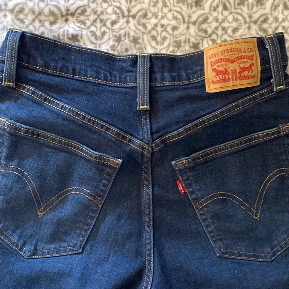 Levi's Blue Straight Jeans with Iconic Red Tab and Arcuate Stitching